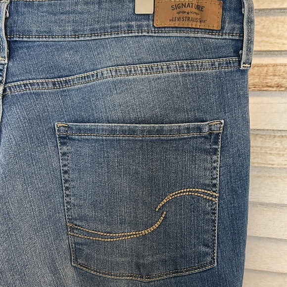 Women’s Signature Levi Strauss Modern Skinny Jeans Size 16 Med - Picture 7 of 10